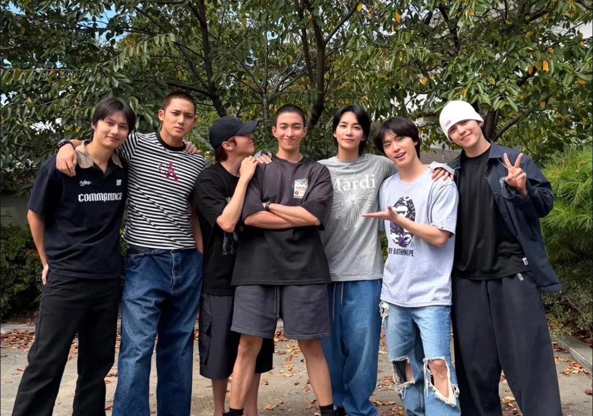 Wlenjunhui's tweet photo. Sending-off our bald duo. 👶🏻 https://t.co/OhBZU3m9kB
