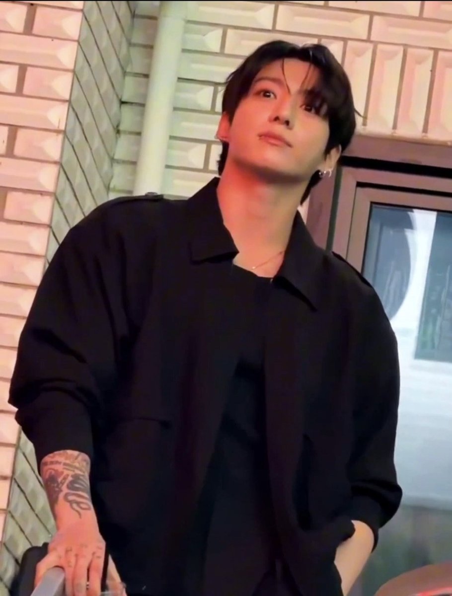 Jungkoo_gukkk97's tweet photo. 🥂~ https://t.co/gtaQXdobfg