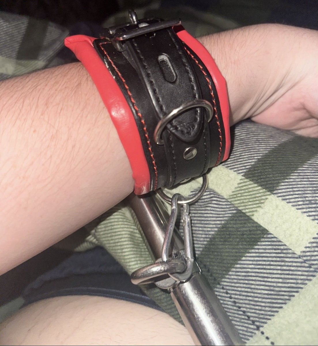 locked4learning's tweet photo. it’s so hard to take pics when both your wrists, arms and legs are cuffed 😭😭😭 https://t.co/V9U85Wmx6j