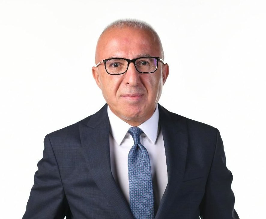 radyosputniktr's tweet photo. #SONDAKİKA GAZETECİ ALİ ÇAĞATAY TAHLİYE EDİLDİ!

🔸25 Haziran 2026 tarihinde gözaltına alınan Çağatay, sosyal medya hesabından yaptığı paylaşım gerekçe gösterilerek tutuklanmıştı. 

🔸Ali Çağatay'ın avukatı Aslı Kazan, 30 Haziran ve 2 Temmuz'da tutuklama kararına itirazda bulunmuştu. Kazan, 30 Temmuz'da AYM'ye de bireysel başvuruda bulunmuştu.

🔸Çağatay hakkında 76 gün sonra çıktığı ilk duruşmada tahliye kararı verildi.