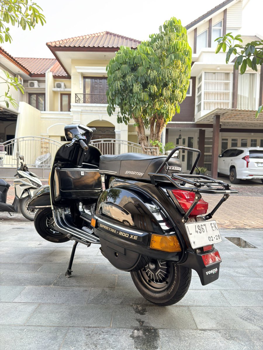 alfinachmad's tweet photo. Vespa Spartan 200cc

•Engine 
Full Original 
Knalpot BGM
Over all daanmotor 80%

•Body 
Shock depan SIP
Shock belakang SIP
Standart SIP
Velg D/B SIP 
Hand grip SIP
Handle SIP 
Footstep FA Italy 
Jok Original spartan 
Kelistrikan DC 
Lampu siem + LED
Riting Daanmotor Premium ori https://t.co/rTAIVC2QNE