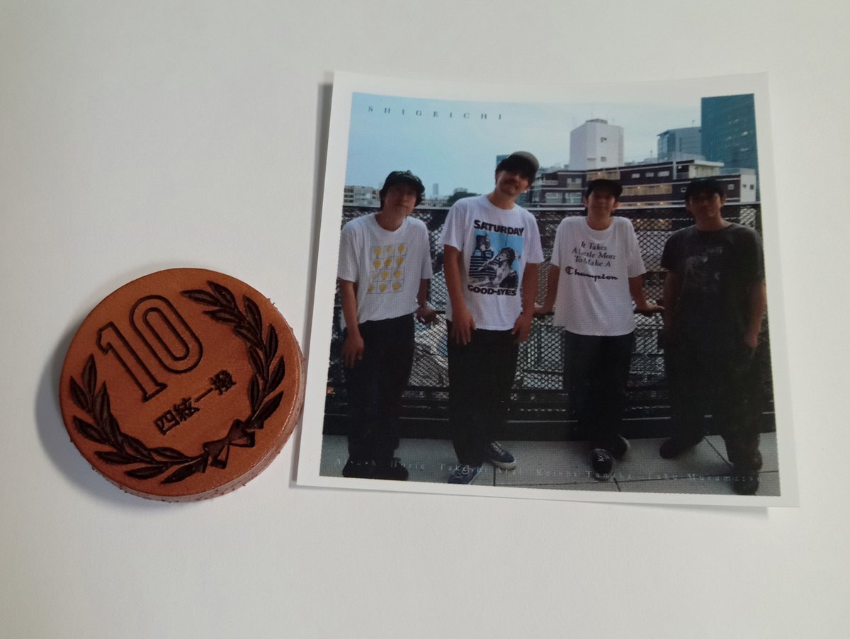monsan04's tweet photo. シゲイチ有楽町　ヒューリックホールは音良いし、席もふかふかでめっちゃリラックスして楽しめるありがたさ✨
歌はもちろん最高で、4人が楽しそうにワチャワチャしてるのも面白くて、それを見て笑っちゃえるのも幸せの1つだね😊物販の話でビーチフラッグ状態になるが想像しちゃって、仙台でもツボた笑 https://t.co/x5ZfOAYyqe