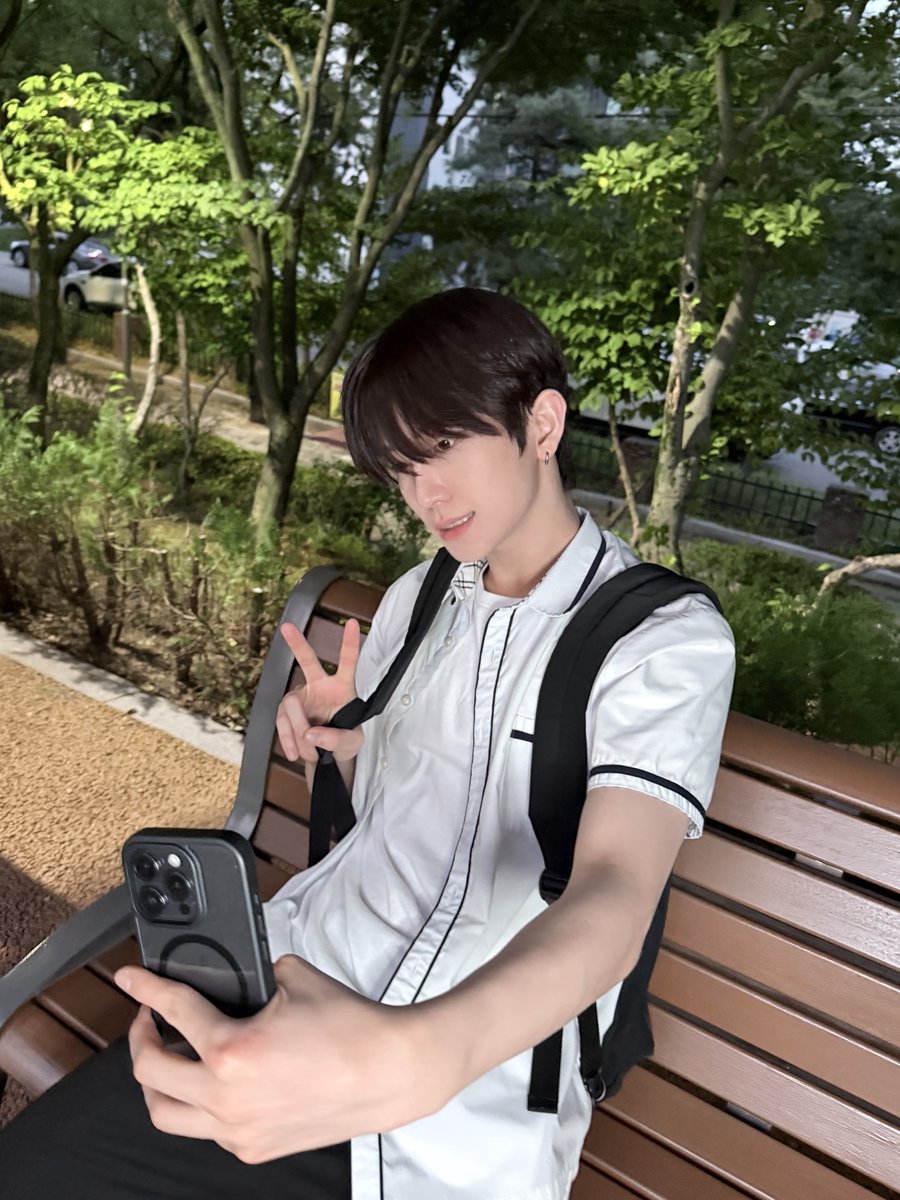 TNX_Official's tweet photo. 2학년 오성준 여자친구 있나요 익명이요

#TNX #티엔엑스
#오성준 #SUNGJUN
#Die_Another_Day
#PNATION #피네이션 https://t.co/IFmQfiJFI4