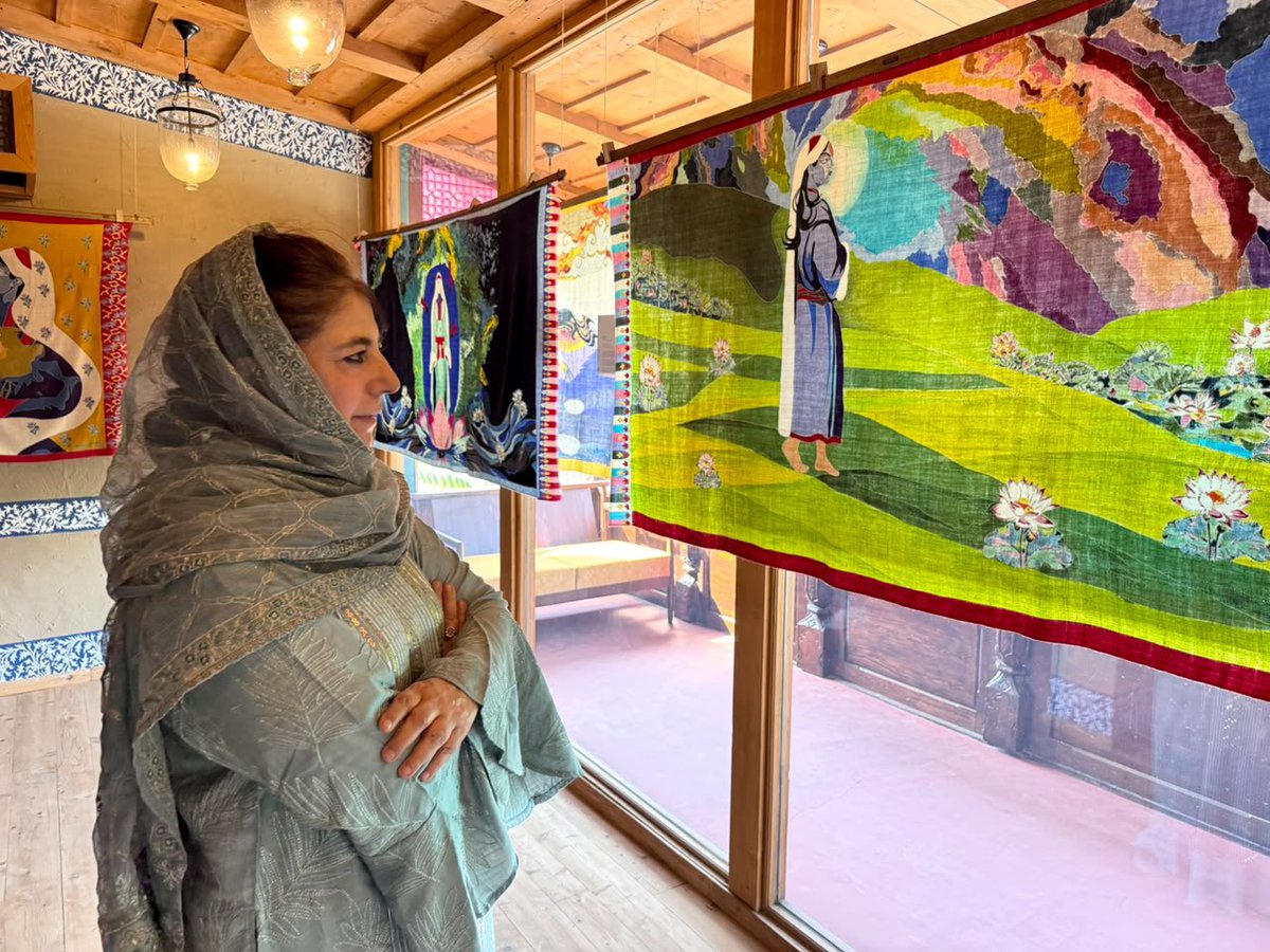 MehboobaMufti's tweet photo. Visited Muqam  a sheer delight, with its beautiful old Kashmiri architecture reminiscent of the famous dub at Raj Bagh Riverfront.

Heartening to see Lal Ded’s timeless Vakhs come alive on Pashmina. Masood Hussain & Mujtaba Qadri have beautifully reimagined the 14th century saint poet’s wisdom through 20 paintings, weaving Kashmir’s poetry, memory and soul into its delicate threads.