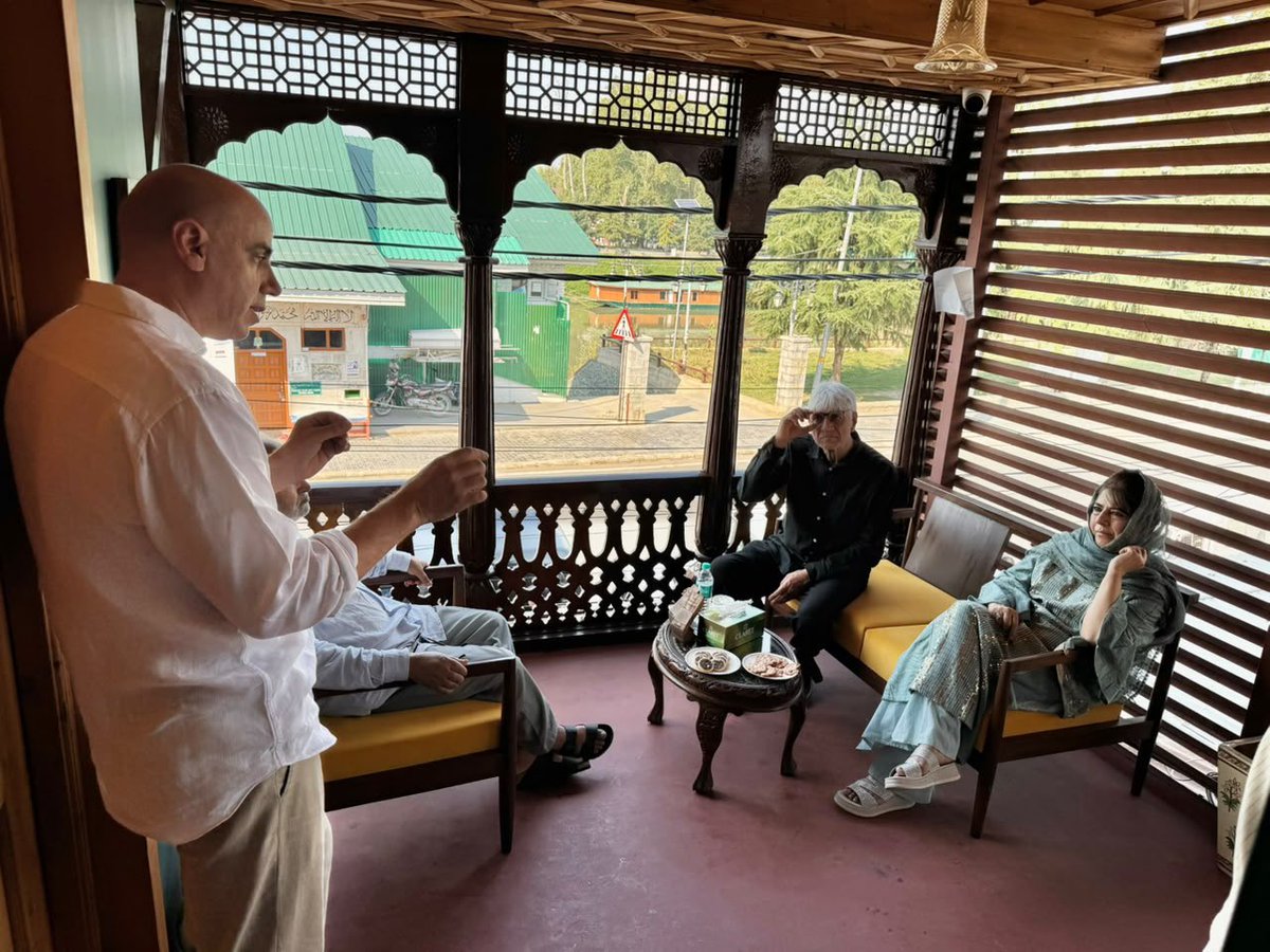 MehboobaMufti's tweet photo. Visited Muqam  a sheer delight, with its beautiful old Kashmiri architecture reminiscent of the famous dub at Raj Bagh Riverfront.

Heartening to see Lal Ded’s timeless Vakhs come alive on Pashmina. Masood Hussain & Mujtaba Qadri have beautifully reimagined the 14th century saint poet’s wisdom through 20 paintings, weaving Kashmir’s poetry, memory and soul into its delicate threads.
