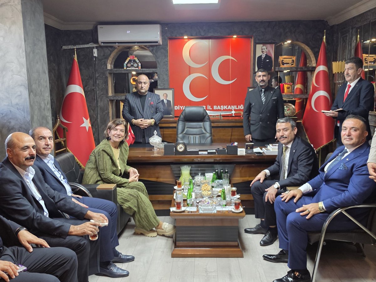 HsnozcoskunMHP's tweet photo. AK Parti Diyarbakır Milletvekilimiz Sayın Suna Kepolu Ataman, partimize hayırlı olsun ziyaretinde bulundu. Nazik ziyareti ve hoş sohbeti için kendisine teşekkür ederim.@dbdevletbahceli @MHP_Bilgi @MHPDYARBAK7n https://t.co/riYQ0AR42J