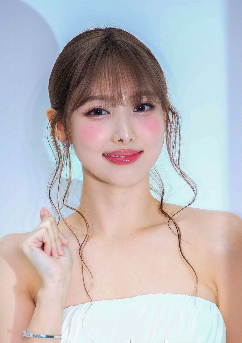 imnayeonarchive's tweet photo. miss nayeon🫠🫠 https://t.co/1qBwTvVybY