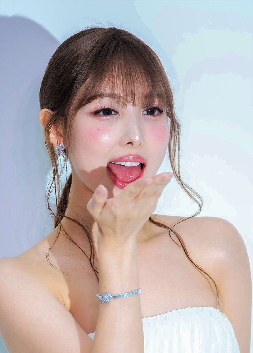 imnayeonarchive's tweet photo. miss nayeon🫠🫠 https://t.co/1qBwTvVybY