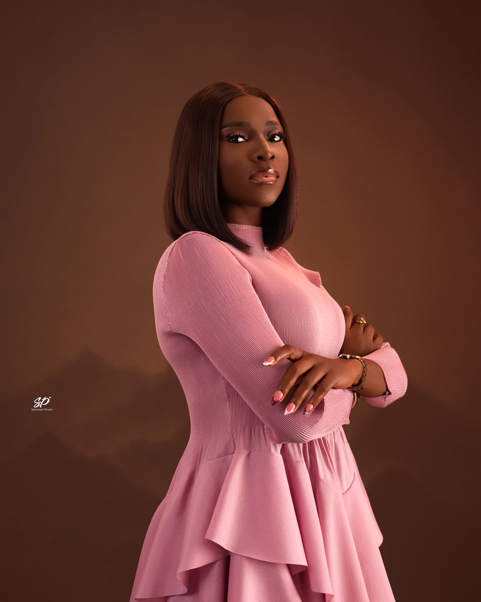 _olaotan_'s tweet photo. Cheers to long life, growth, resilience, blessings, and the beginning of a beautiful new chapter. 🥂✨ May this chapter bring me more joy, love, answered prayers, and everything my heart desires 🤍 https://t.co/QeGlRrahTS