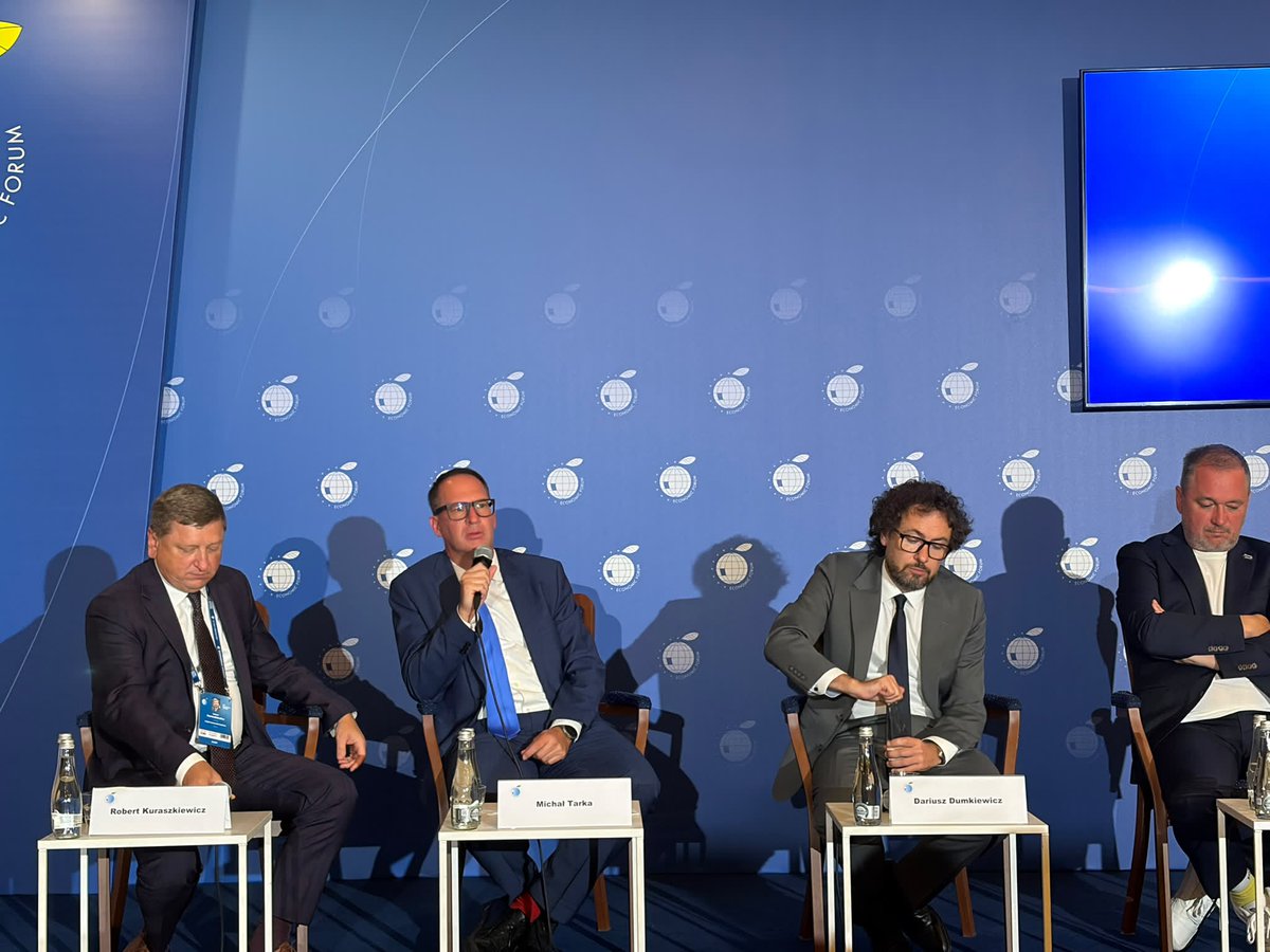 bioch_4's tweet photo. 📍 Transformacja energetyczna w praktyce | 35. Forum Ekonomiczne
9 września Micha�� Tarka, Dyrektor Generalny Polskiej Organizacji Biometanu wziął udział w panelu dyskusyjnym poświęconym roli przedsiębiorstw i samorządów w transformacji energetycznej Polski.

Jesteśmy tam, gdzie kształtuje się przyszłość polskiego rynku energii, włączając biometan do rozmowy o transformacji energetycznej, inwestycjach i bezpieczeństwie energetycznym.

📍 Karpacz | 9 września 2026

#Biometan #TransformacjaEnergetyczna #ForumEkonomiczne