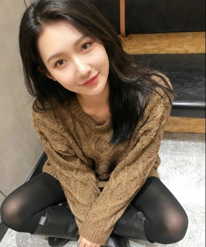 ElinorRies's tweet photo. 亲爱的哥哥 你心里介意我和前男友合租过嘛 https://t.co/pfTsrhjVX4
