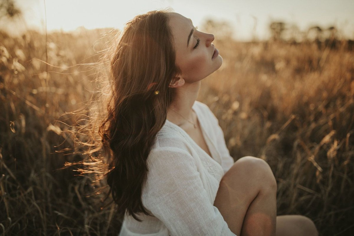 oscarchase67859's tweet photo. I had never been in love before so there was no broken heart, I had no credit card debt and no car. I was pretty free as a bird. But now I have all this debt. I have a broken heart. I have all this weight I have to lose. My life is kind of a wreck. https://t.co/Rg6fM1rYL0