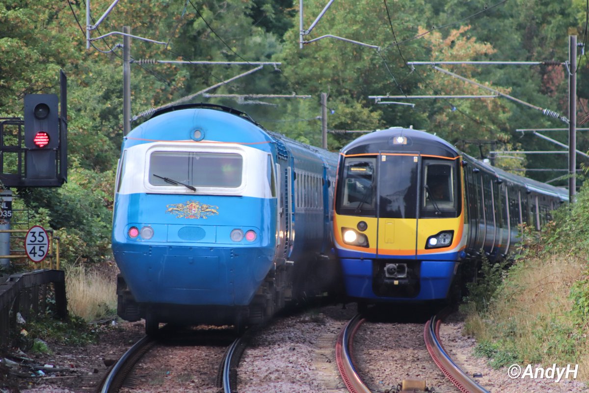 holtona72's tweet photo. A nice catch at Kensal Rise this morning. @LocoServicesGrp #MidlandPullman #HST with power cars 43059 leading &amp; 43058 on the rear working 1Z61 Doncaster to Paignton the 'Torbay Riviera Pullman' through North London. #LSL 10/9/26 https://t.co/aQrIGy0fa1