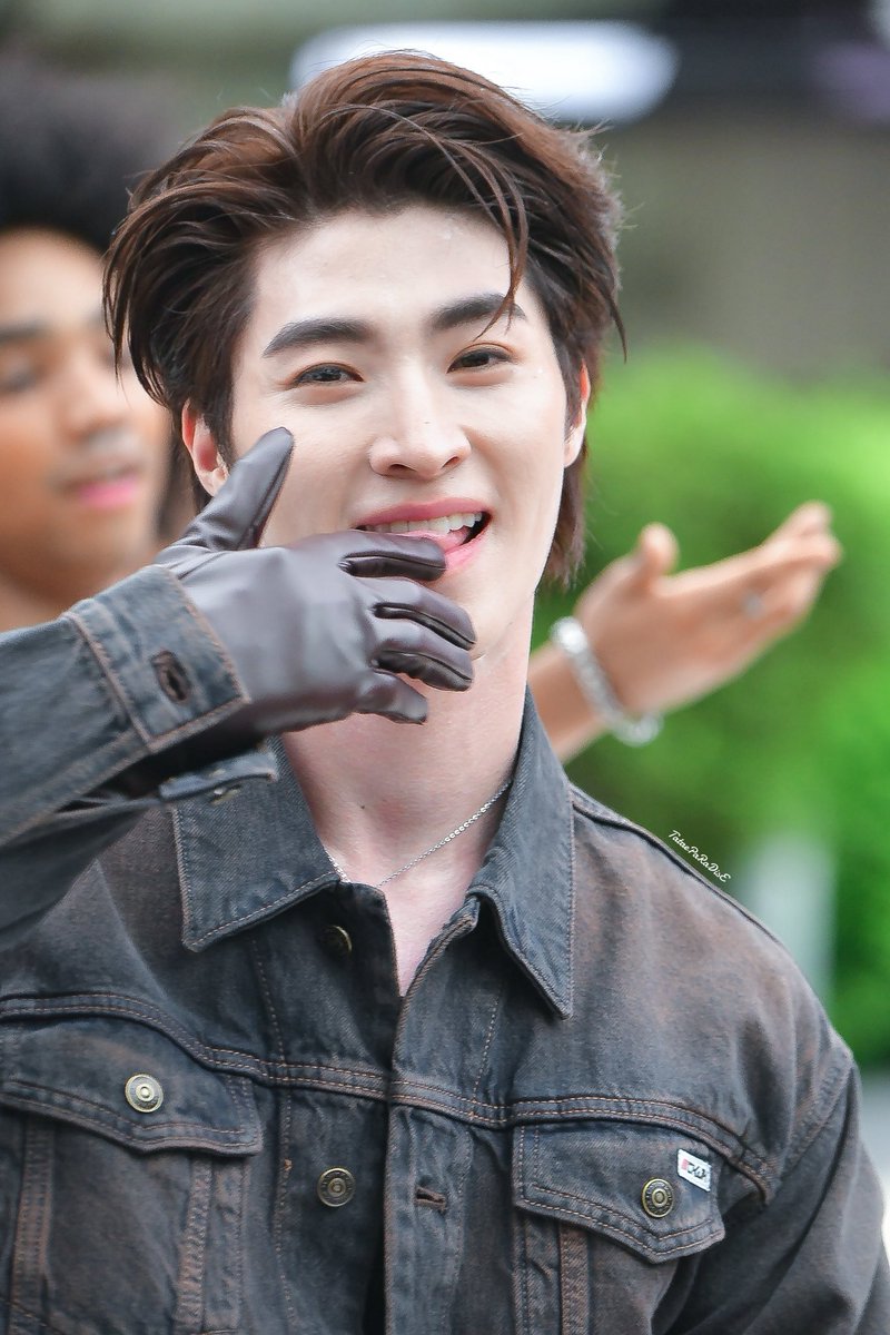 TataeIstheBest's tweet photo. เรื่อง หล่อๆ ในวันนี้  🔥✨

• #BLUEPONGTIWAT . #BlueBuskingatSiamParagon . #KISSCOMEKISS_BUSKING . #BLUE_KISSCOMEKISS • https://t.co/z9H9aRfUcK