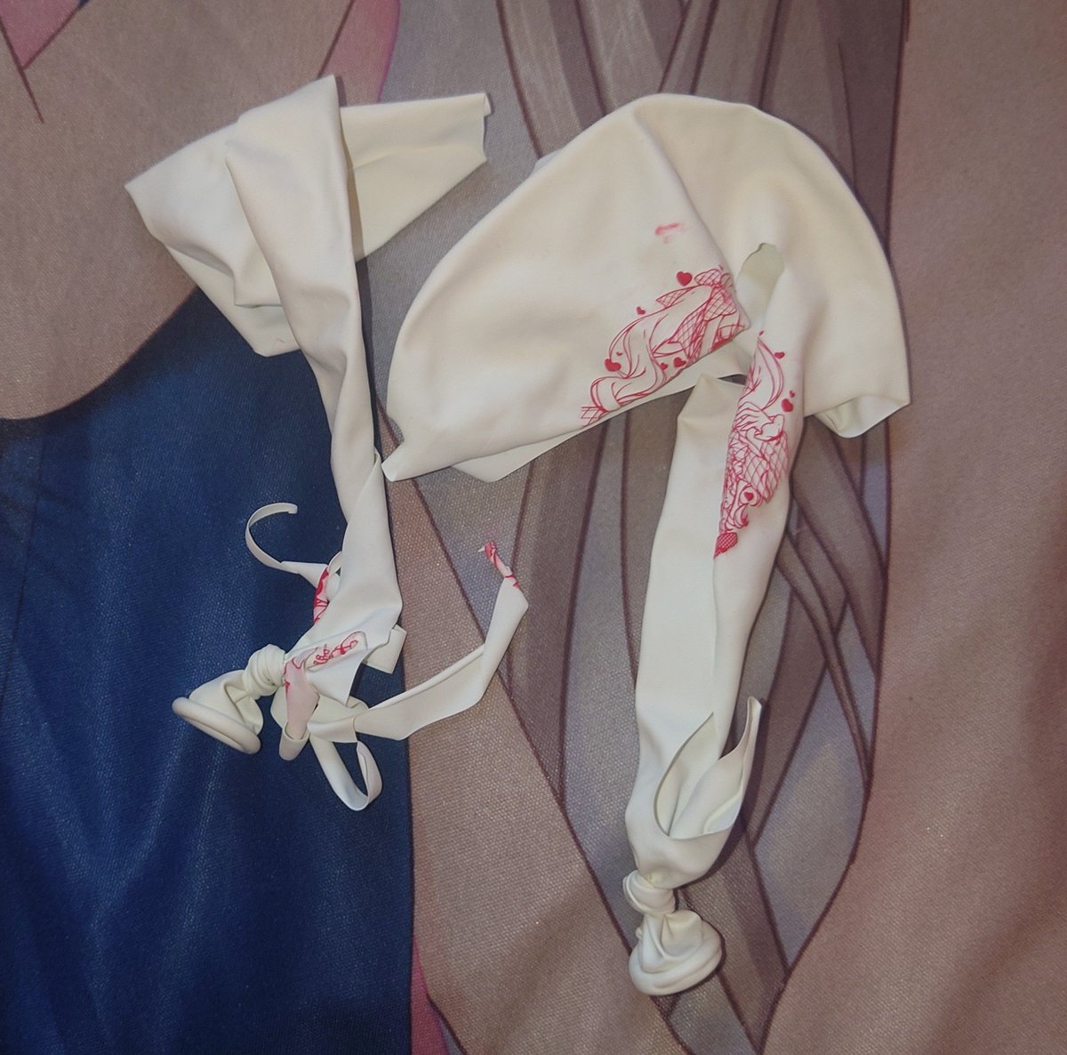 t_m_sub_1's tweet photo. その可愛い風船をお尻で割る。果たしてこれはドＭなのかドＳなのか…？？どちらの感情も併せ持っている気がするんよね〜🎈💥

せっかくの可愛い絵柄が引きちぎられた割れカスを見ると哀しみと興奮が入り混じります。分かる人いるかなぁ…？ https://t.co/4TftNxZU3x