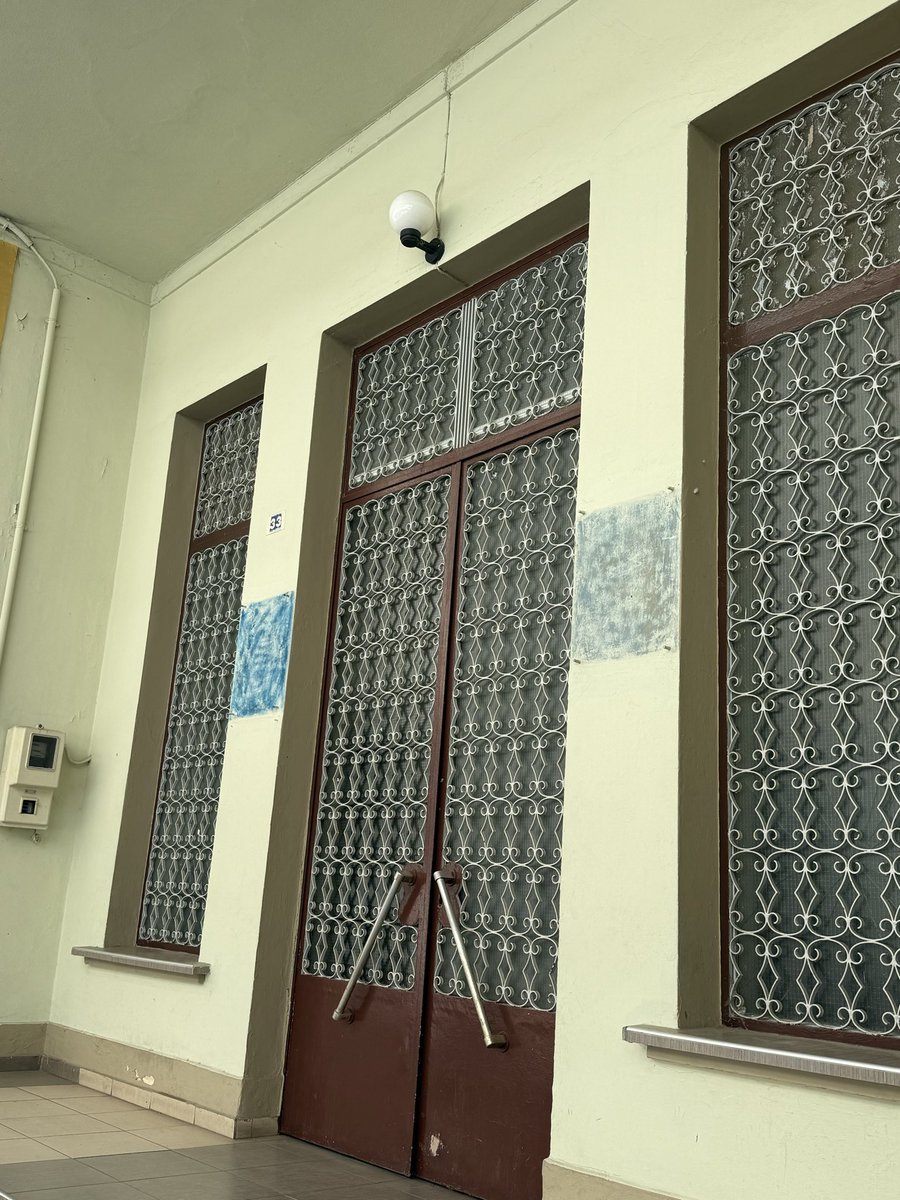 GuzelayDeniz's tweet photo. Tek suçları Yunanistan’da Türk olmak!

Gümülcine Türk Gençler Birliği ve İskeçe Türk Birliği’ni ziyaret ettik. İsimlerinde Türk kelimesi geçtiği için tabelaları Yunan hükümeti tarafından indirilmiş.

2012 yılında liderimiz Sn. Devlet Bahçeli'nin Batı Trakya ziyaretinde; İskeçe ve Gümülcine Türk Birliği'nde Türk kelimesinin yasaklanmasıyla ilgili;

"İsmini değil, kökünü de kazısalar ruhu yaşayacaktır, isminden Türk'ü çıkarmakla Türk yok olmaz. 

Bu yeşil ağacın altında kim Türkçe konuşuyorsa Türk odur" demişti.