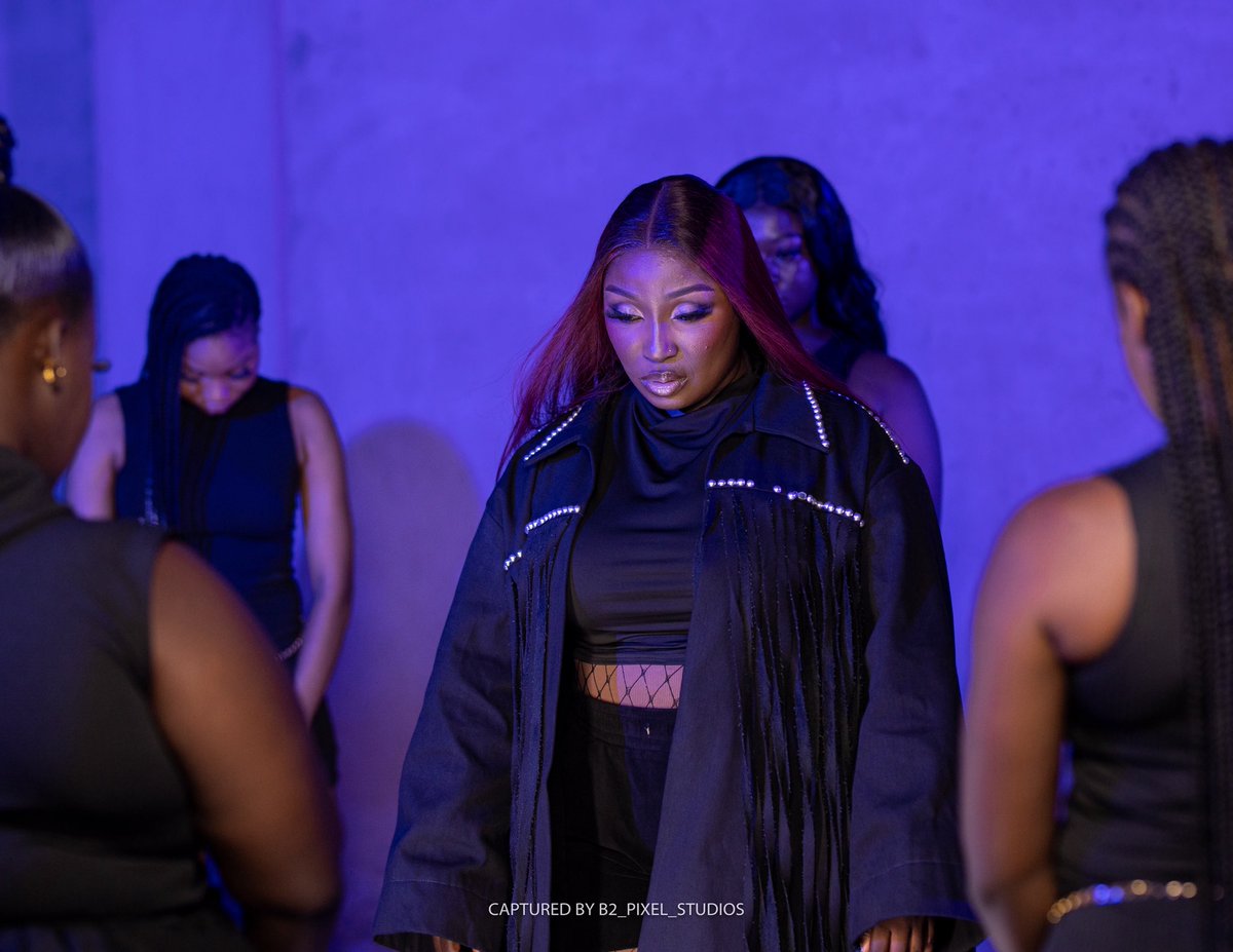eno_barony's tweet photo. No winner in a beef that leaves the whole culture divided. Let’s compete with the music, not destroy each other. #Lovefortheculture 🖤 https://t.co/p56zfl8KB1