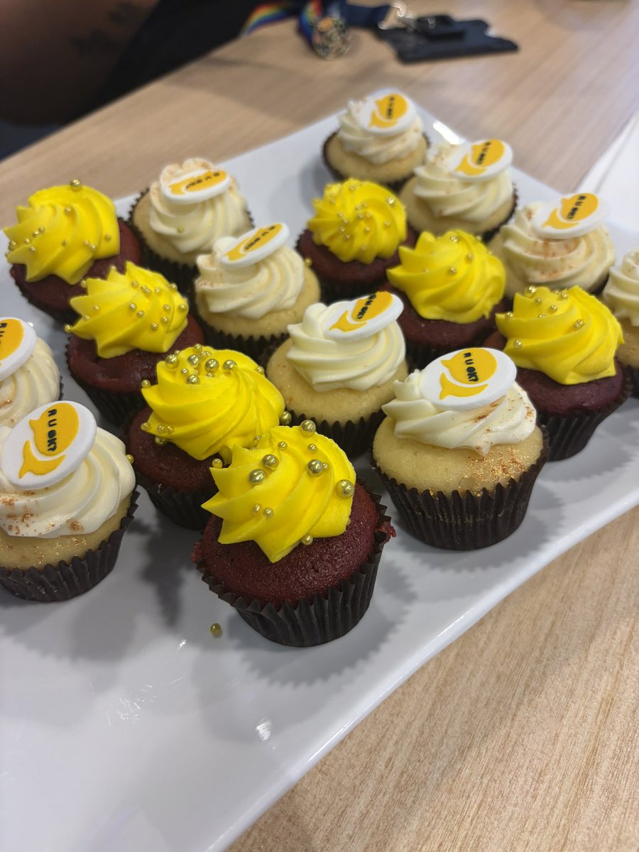 showsdriven's tweet photo. @SaintJackington atleast we got cupcakes :)) https://t.co/XzdIxQ6B7W