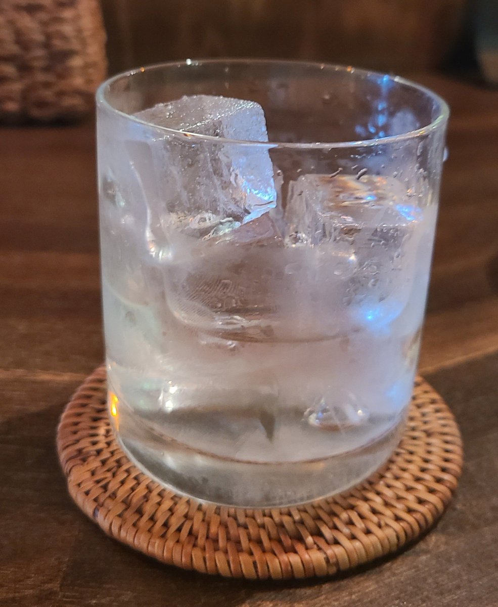 chunkoburiburi's tweet photo. 調子にのって、ミーゴレンとベトナムぜんざい食べて、バリのお酒も飲んでみた😃🎵 https://t.co/ULzowxd7yg