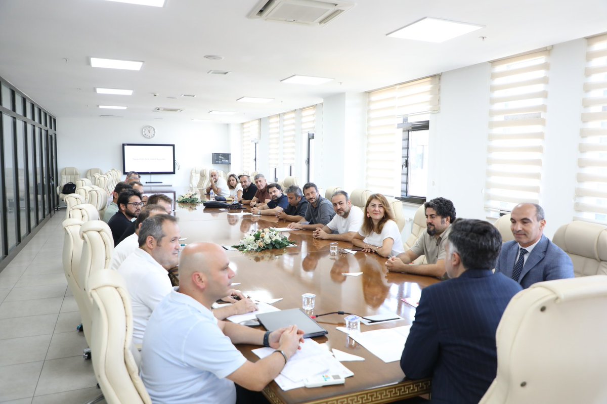 Ordu_MEM's tweet photo. İl Millî Eğitim Müdürümüz Sayın Mehmet Fatih Vargeloğlu, Müdürlüğümüz Yenilik ve Eğitim Teknolojileri Şubesi tarafından yürütülen Türkiye Yüzyılı Maarif Modeli Yapay Zeka Okuryazarlığı Programı kapsamında eğitim alan 2️⃣1️⃣ öğretmenimiz ile planlama toplantısı gerçekleştirdi.

#eğitimkentiORDU
#Ordu

@tcmeb @Yusuf__Tekin @TCOrduValiligi @mebyegitek @mhilmiguler @mfvargeloglu