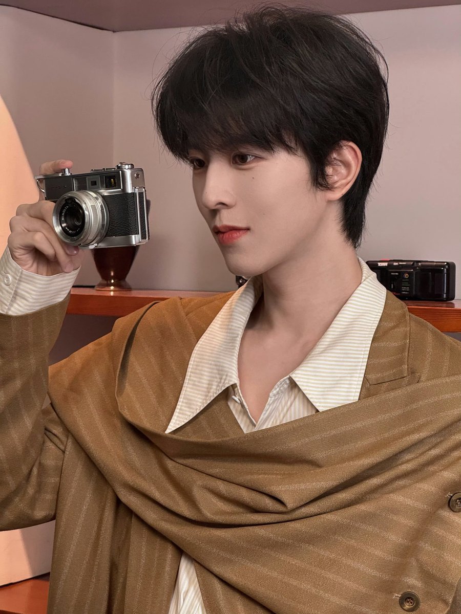 0rangeFair's tweet photo. 260910 weibo

Carefree 📸

#KipukaQiu #QiuDingjie #邱鼎杰 #XingQiu #XYQQJ https://t.co/J7qcrPoBtX