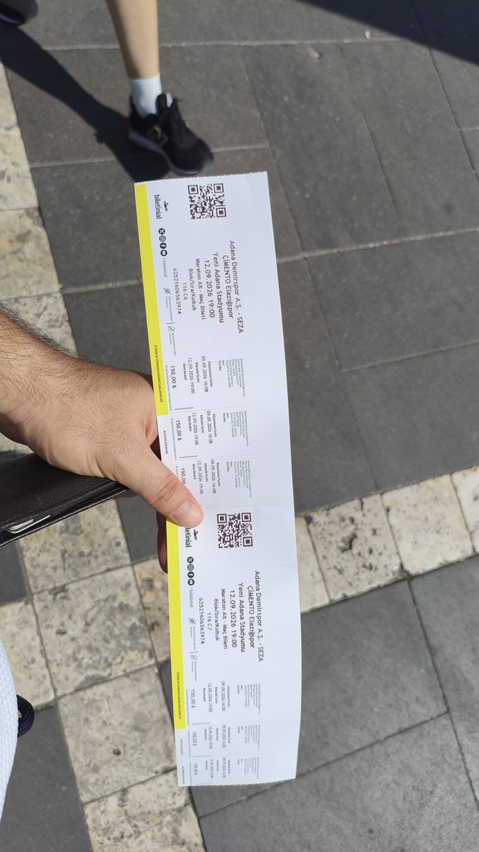 Burak1660940's tweet photo. BEYLER STORE A BİRİ GİRİYOR BİRİ ÇIKIYOR KAĞIT BİLETLER BİTMEDEN GİDİN 💙🩵✊MARATON KAPALİ GİŞE https://t.co/lNQ5i5Qz4t