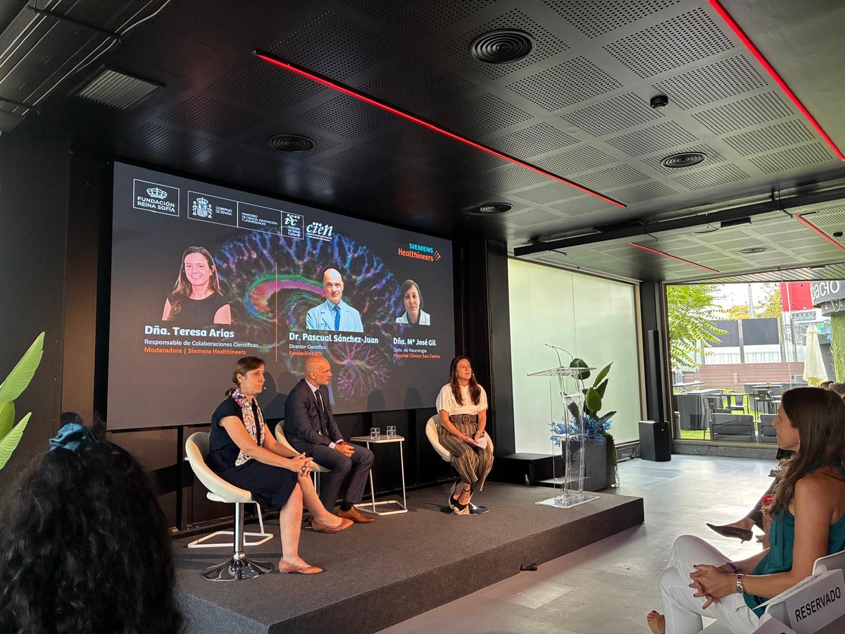 AlzheimerAvila's tweet photo. Hoy hemos participado en “Un impulso a la esperanza”, organizado por Siemens Healthineers y la Fundación CIEN, con motivo del #MesMundialdelAlzheimer.

Una jornada para hablar de innovación, investigación y esperanza, dando voz a quienes conviven con el Alzheimer. https://t.co/TUyBOiBNbo