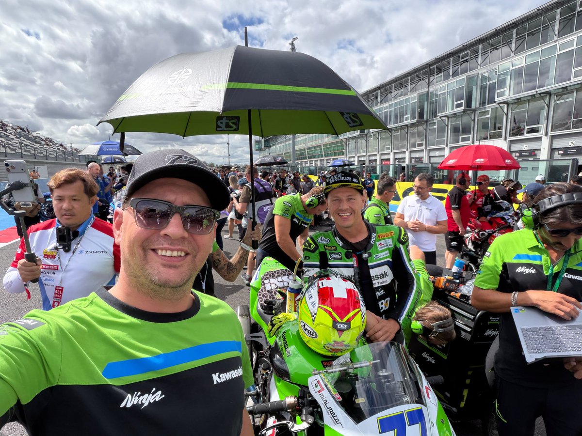 DomiAegerter77's tweet photo. Having my Mami and my brother on the grid before the race was a very special moment. β€οΈ
@aegerterbeatrice @kevinaegerter
Thank you for always being there, through the good times and the tough ones.
#family #Domi77 #DomiFighter #LiveFullGas #77
https://t.co/GZTN7Sul7h https://t.co/WIpCTmosxD