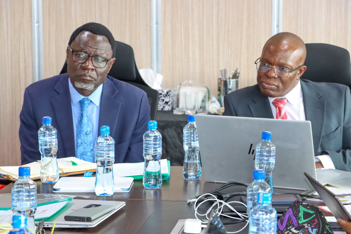 CLE_Kenya's tweet photo. Yesterday, @CLE_CEO  Prof. Jack Mwimali hosted Mr. Isaac Kuloba, Ag. Director/Chief Executive Officer of the @SchoolofLawKE, for a meeting to discuss areas of mutual interest and collaboration between the two institutions.

The meeting provided an opportunity to strengthen institutional engagement and collaboration in legal education and training in Kenya.

For more information, visit https://t.co/wOHYogLaFs or email support@cle.or.ke. 

#CLE #KSL #Law #Lawyers