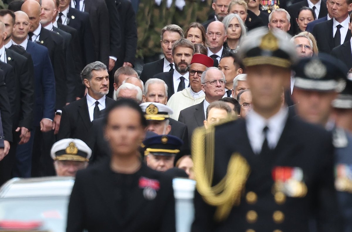 EmbassyGeoOslo's tweet photo. 🇬🇪President of Georgia H.E. Mr. Mikheil Kavelashvili, accompanied by his spouse Mrs. Tamar Bagrationi, attended the State Funeral of His Majesty King Harald V and, on behalf of Georgia, paid tribute to his memory🇳🇴 https://t.co/7Jq1Qqvbxg