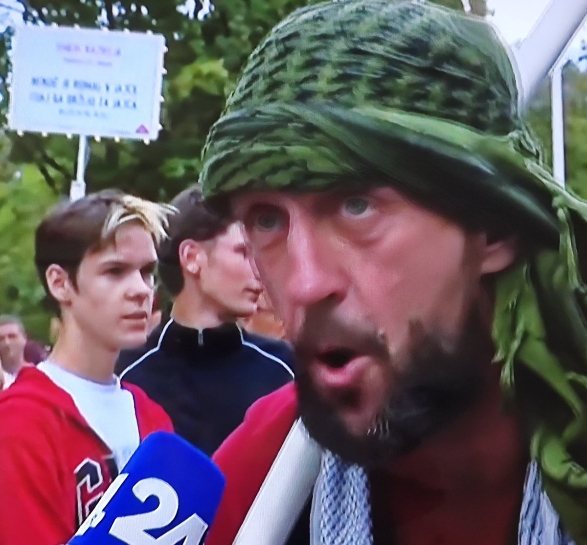 glupfejzbuk's tweet photo. Slovenci❓ 🤔 😲 
Ne, metelkovci❗🤭🤣🤣🤣🖕
Sami prisesanci na javni, naš težko prislužen denar. 
Jim bomo še dovolili❓
Kdor ne dela naj ne je❗💪❤️🇸🇮 https://t.co/ZGmA2q0Khc