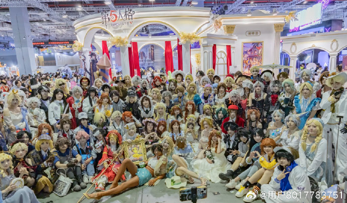 brasc986478's tweet photo. Just had the most epic day at the anime convention! Met my favorite VA, scored exclusive merch and took a zillion pics with cosplayers—already counting down to next year ， https://t.co/u0Tf1aWFRn