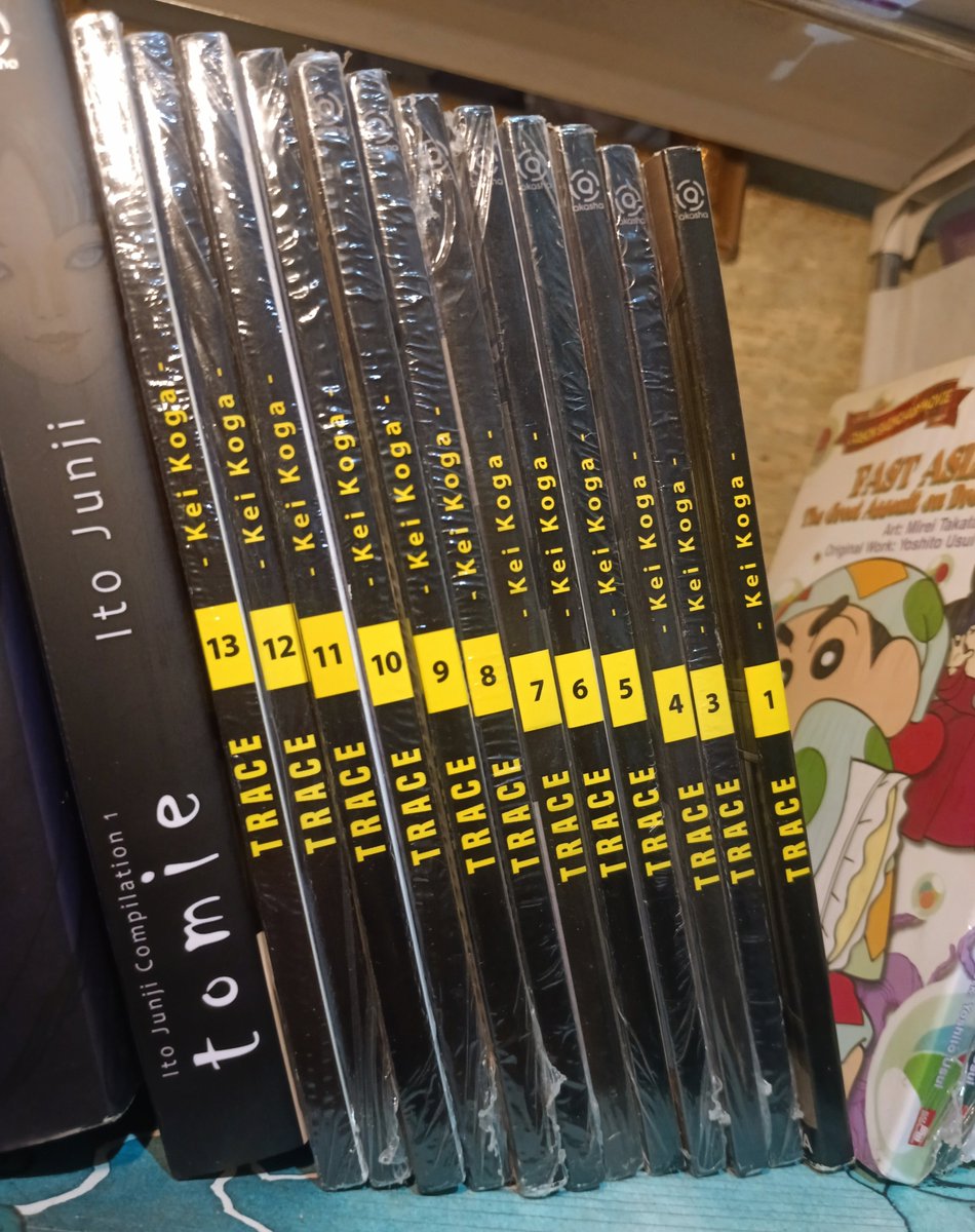 oceanwaveon's tweet photo. just me and... masih dalam pencarian komik trace vol 2 harga normal, manusiawi dan tidak digoreng 🥲😭

greget banget tinggal satu vol arghhhhh 🫨 https://t.co/L6V2FY0Ep8