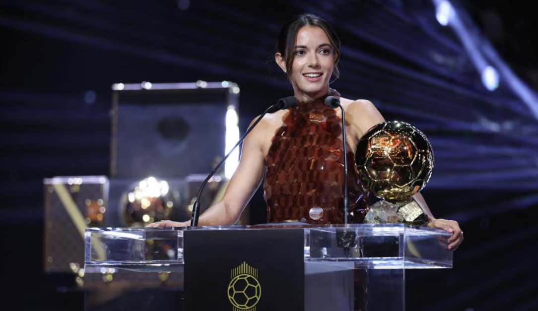 SandraRiquelme_'s tweet photo. Por cierto: la gala del Balón de Oro, esta vez, se celebrará la semana de la tercera jornada de la Champions femenina, el lunes 26 de octubre. 

El Madrid juega el miércoles en Múnich y el Barça, el jueves en Dinamarca. Otros años, la gala coincidió con partidos internacionales y hubo muchas jugadoras que no pudieron asistir. 

De hecho, en 2024, coincidió —por segundo año consecutivo— con partidos internacionales y tan solo pudieron acudir siete de las 30 futbolistas nominadas. 

Hubo muchas quejas y la del año pasado se celebró el 22 de septiembre, en una fecha libre para el fútbol femenino.  Sin embargo, este año vuelve a celebrarse en una semana importante para muchas futbolistas.
