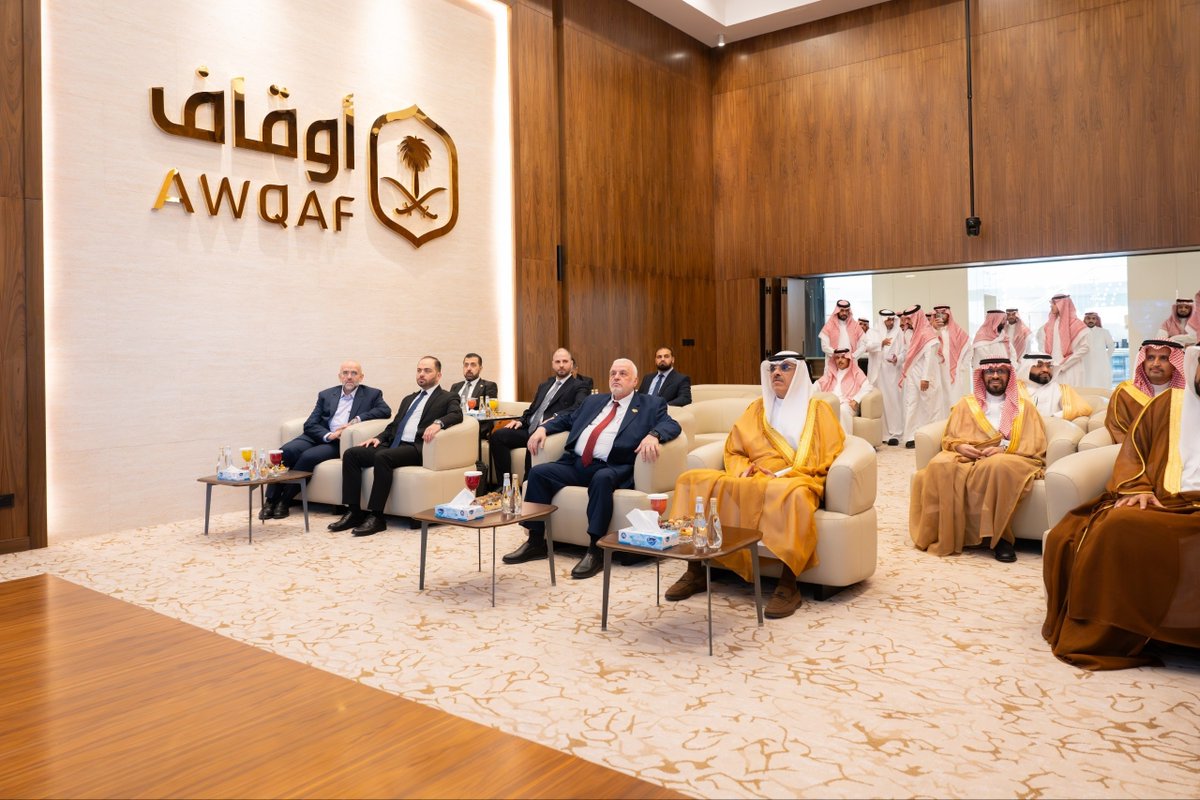 SyMOfE's tweet photo. التقى وزير الأوقاف الدكتور محمد أبو الخير شكري محافظ الهيئة العامة للأوقاف في المملكة العربية السعودية الأستاذ عماد بن صالح الخراشي بحضور القائم بأعمال سفارة الجمهورية العربية السورية لدى المملكة الأستاذ محسن مهباش لبحث آفاق التعاون المشترك وتبادل الخبرات في المجالات الوقفية https://t.co/PPfwO0kZxT