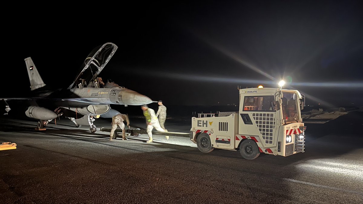 SomeFrench1991's tweet photo. On November 12th 2025, four #RJAF F-16AM/BMs were forced to divert to Prince Hassan AB (H5), due to the runways at MSAB being closed

French ground crews helped service and refuel the Vipers, enabling them to return to their home base 🇫🇷🤝🇯🇴

Source: https://t.co/cqOhLvMboN https://t.co/3a4BTtGlJA