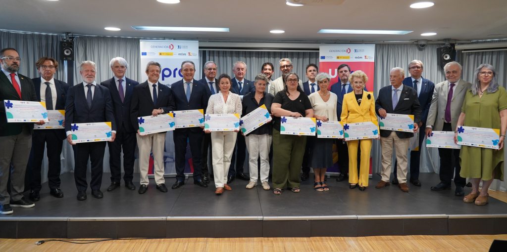 UProfesional's tweet photo. Unión Profesional clausura #Upro, un programa formativo en digitalización pionero en nuestro país 👉https://t.co/9mKn6W86lI 🦾 https://t.co/fp1LA78K26