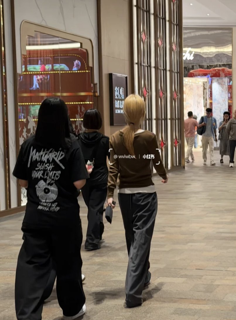 rukapopbase's tweet photo. A fan shares a new update after unexpectedly running into BABYMONSTER’s RUKA and AHYEON at macau, praising their stunning visuals

#RUKA #루카 https://t.co/2bfTdWfxb2