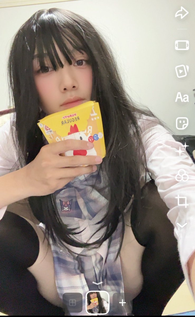 Urunemei22's tweet photo. 帰ってきました〜(*^^*)
おやつ買ってきたよっ〜✨️
#男の娘
#いいねでＤＭ 
#コスプレ https://t.co/WkrRkTfcA5
