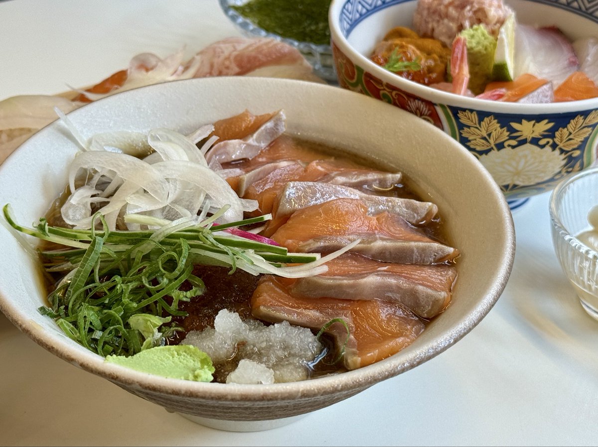 Emma__0070's tweet photo. Tried the most amazing Kaisendon near Sinnonhyeon Station! 🐟✨

Fresh, high-quality seafood piled high over warm rice—every single bite was pure bliss. 

A total hidden gem in Gangnam!😋🍃

#Sinnonhyeon #GangnamEats #Kaisendon #SeafoodBowl #SeoulFood #Daily https://t.co/bQXBtaqWb0
