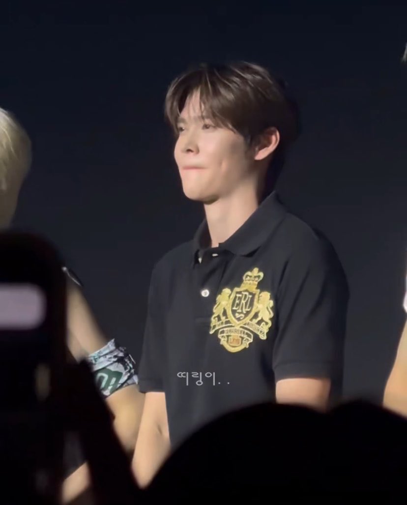 madgurlclub's tweet photo. เสื้อโปโล มีลักยิ้ม 😭 https://t.co/p0dioFKDMp