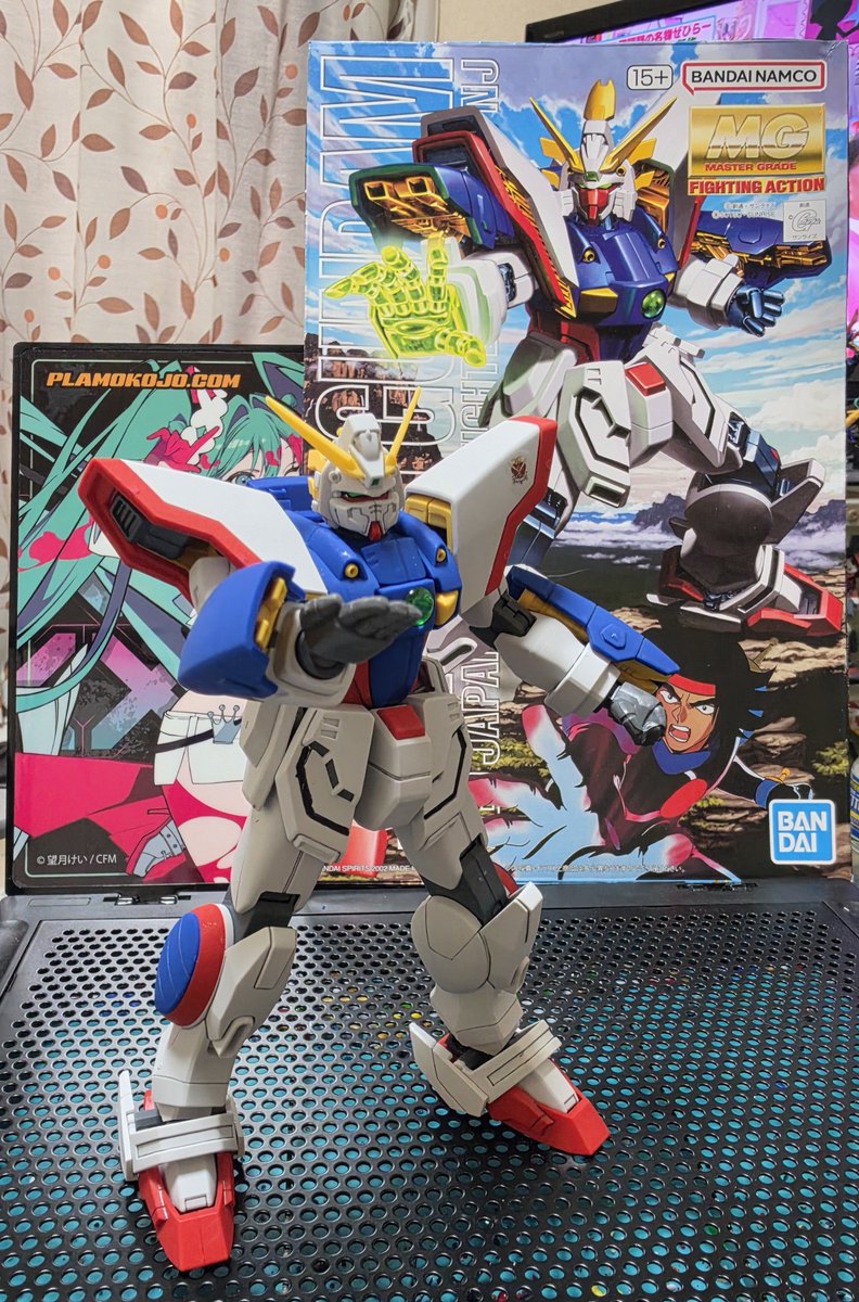 8055kenken's tweet photo. MG　シャイニングガンダム
昔のMGだからオープンフェイスは差し替え式になっているせいでお顔が水ぶくれみたいにノーマルモードは見えるのが少し残念です
#ガンプラ
#機動武闘伝Gガンダム
#プラモデルライフ https://t.co/8tO2I31Nvs