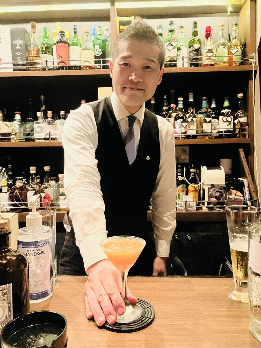 LarmanBar's tweet photo. バーラーマン、平日は夜7時〜夜中3時まで営業（金曜は朝5時まで、土曜は夜8時から、日曜は定休、祝日もお休みする場合有り）
当店お陰様で先月8/31に10周年を迎える事が出来ました。

色々あった様な、あっという間だった様な10年間でしたが、これも支えて下さったお客様のお陰ですm(_ _)m
#赤坂 #bar https://t.co/AzogkuNtEk