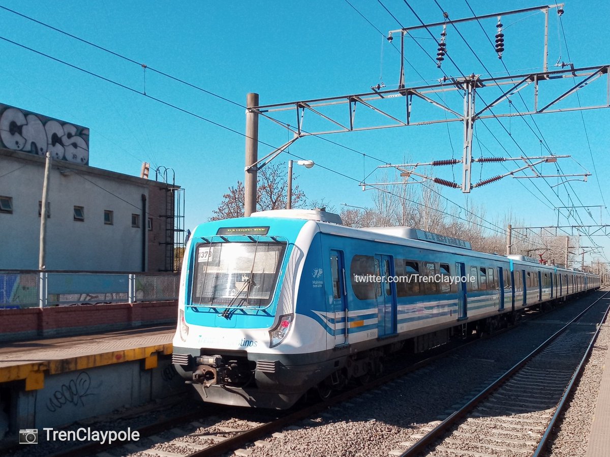 TrenClaypole's tweet photo. ⚠️ 10/09 > 8:35hs. #LineaRoca 🚂 Tren Roca
🚄 Ramal Alejandro Korn limitado PlazaC-Burzaco por accidente, en Longchamps.
❌ Ramal Cañuelas-Lobos SIN servicio.
🥦 El resto del #TrenRoca y del #TrenBelgranoSur funcionando.
#BrownConVos #SomosQuilmes #OrgulloDeSerDeLomas https://t.co/vdDZ9c03Ed