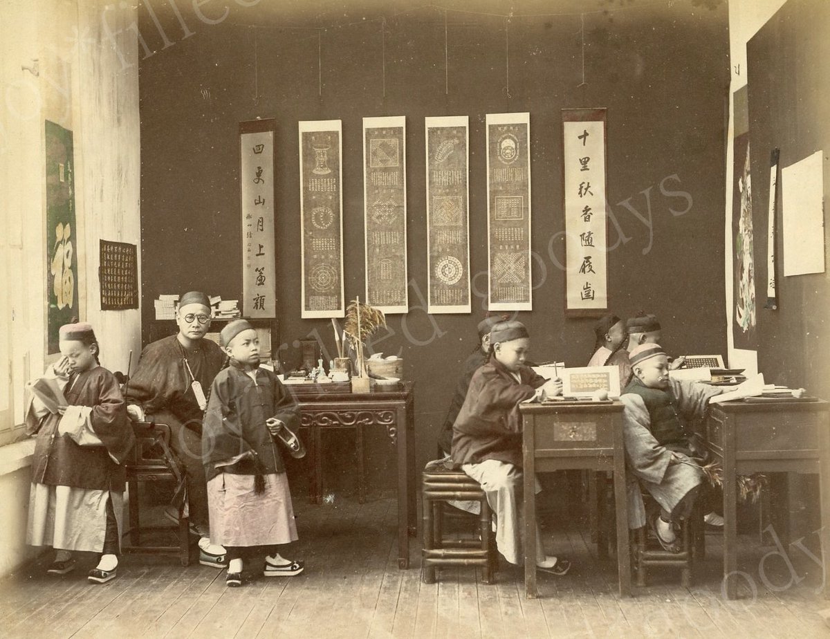 tongbingxue's tweet photo. Today is Teachers' Day in China. Honoring teachers and valuing education has always been a proud traditional virtue in Chinese culture.

This photograph takes us back to 1870s Canotn (Guangzhou)—an era long before smartphones—capturing a moment between a traditional tutor (xiansheng先生) and his students in a private village school (sishu私塾).

Happy Teachers’ Day to all the educators who light up the path for generations! 📜✨