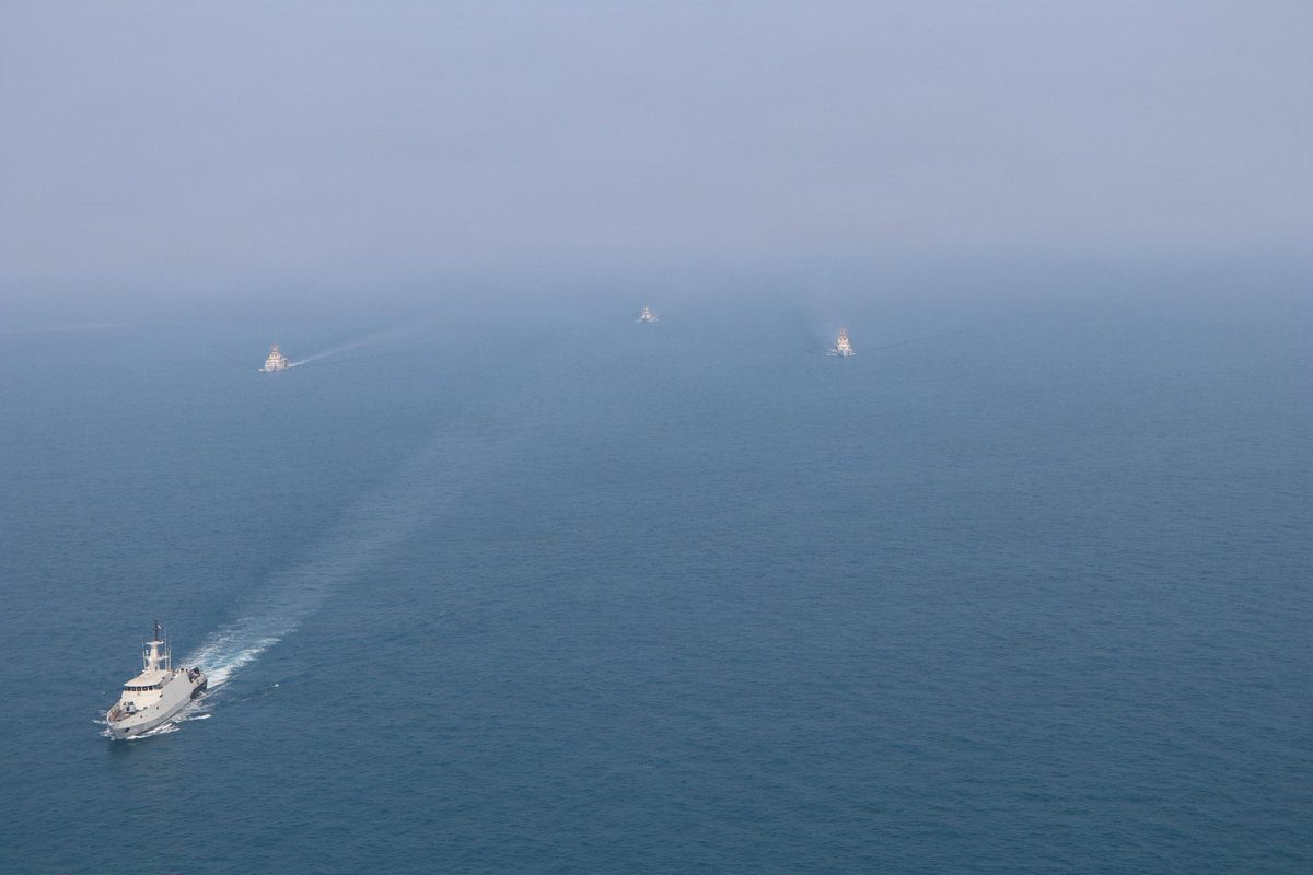 EXSTRKGRU7's tweet photo. Strength in formation. 🇺🇸🇮🇩

@USCG and Indonesian Navy vessels sail together in the Java Sea during Super Garuda Shield 2026, strengthening interoperability, readiness and cooperation at sea. #USCG #USNavy #SGS26

@USNavy | @US7thFleet | @USPacificFleet | @USPACOM https://t.co/0yue1wlpti