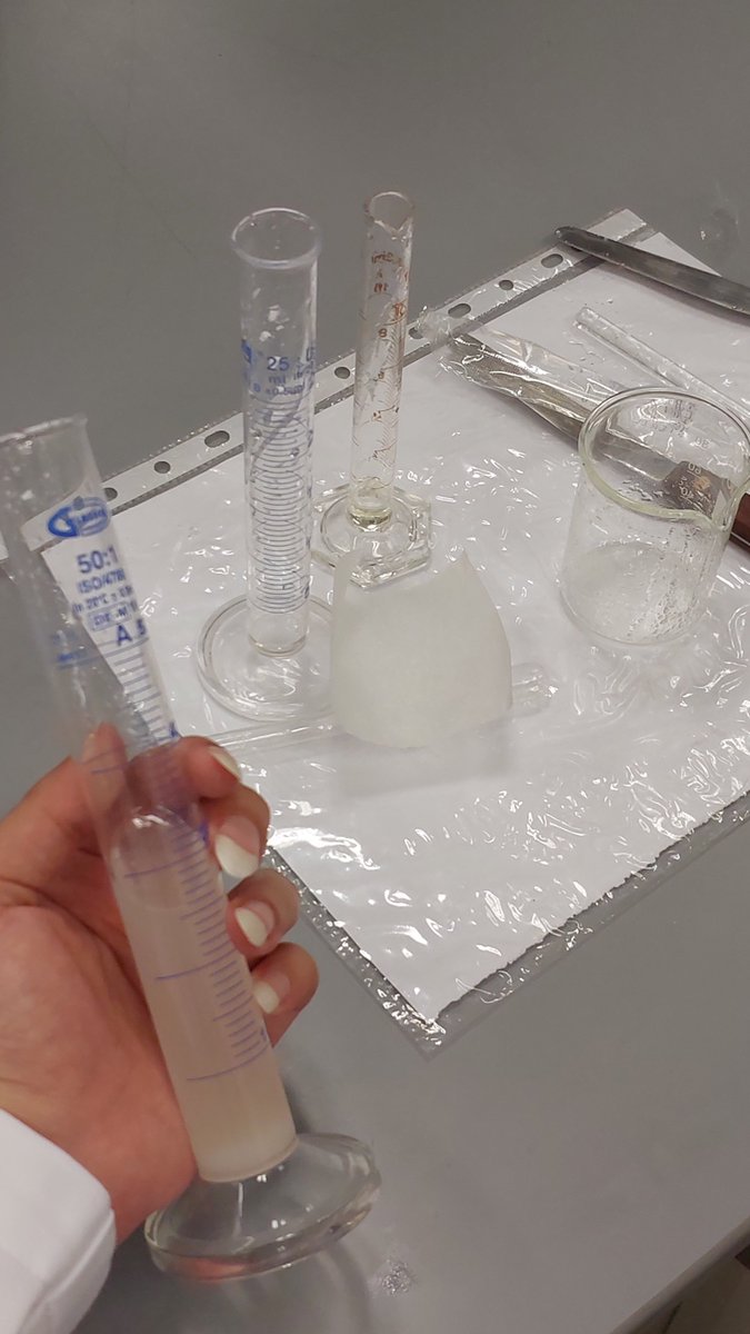 moon_abd864's tweet photo. My first pharmacy lab👩🏻‍🔬✨️✨️✨️ https://t.co/Uw832M1IUH