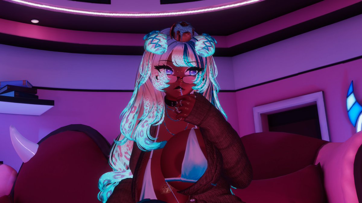 NovaWhore0's tweet photo. Finally got pics taken of @milkfbx 's Lola yume!! She's so cute! https://t.co/kOnPNeLW6d