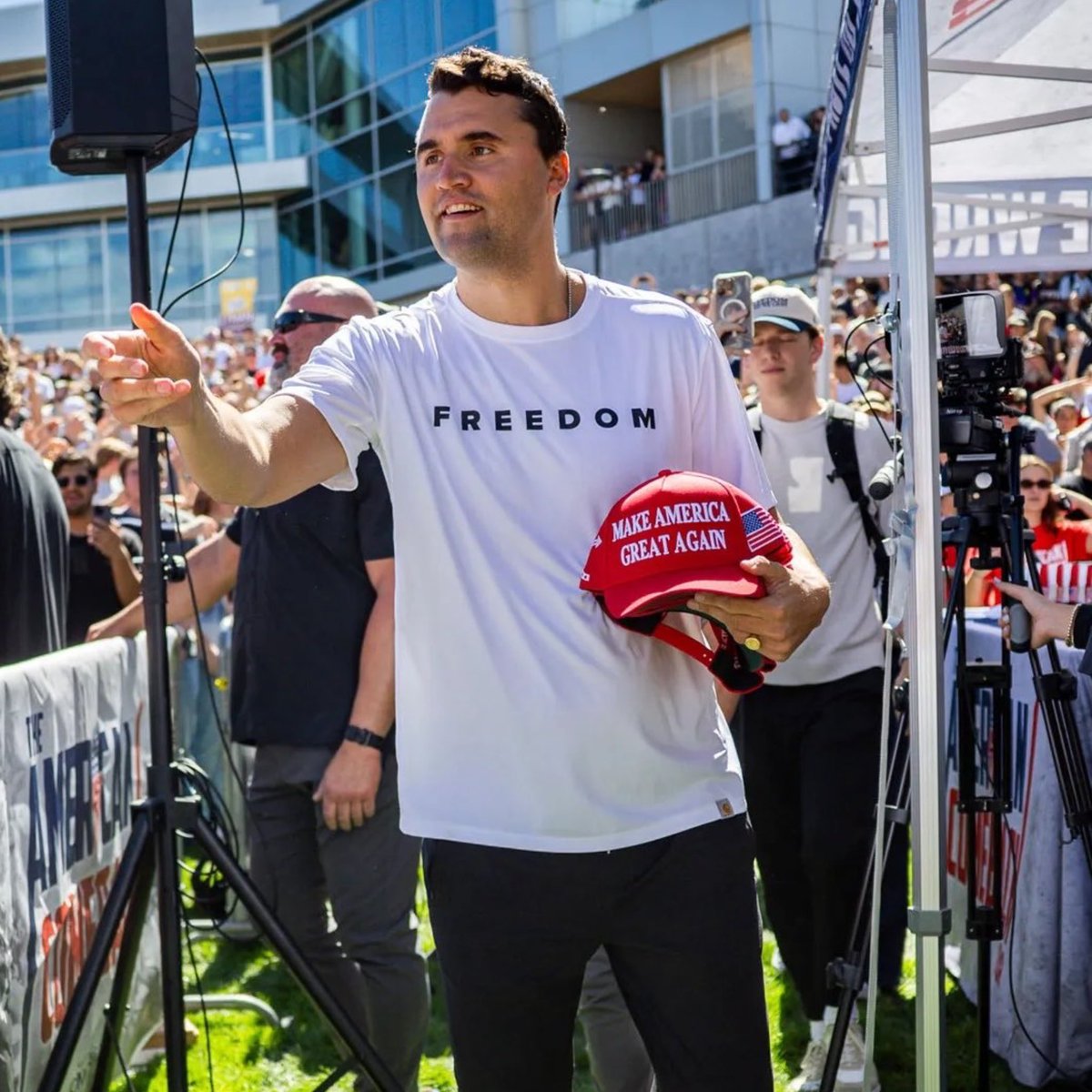 6ixbuzztv's tweet photo. Charlie Kirk was assassinated one year ago today while on stage at a Turning Point USA event held at Utah Valley University in Orem, Utah. https://t.co/06esmdYMEn