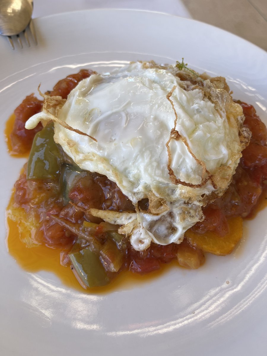 GourmetyM's tweet photo. Los Patos, en la Albufera de Alcudia, es un magnífico ejemplo de auténtica cocina mallorquina. Excelente servicio y cocina en un lugar en el que uno se siente muy a gusto. Tumbet, salpicón, fideua, arroces, langosta, etc. #restaurantes #cocinamallorquina https://t.co/0jRpJTl3z4